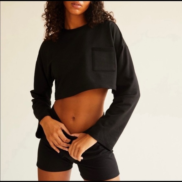Free People Movement Athleisure Set Black Oversized Crop LS & Shorts Size Small - Picture 1 of 5